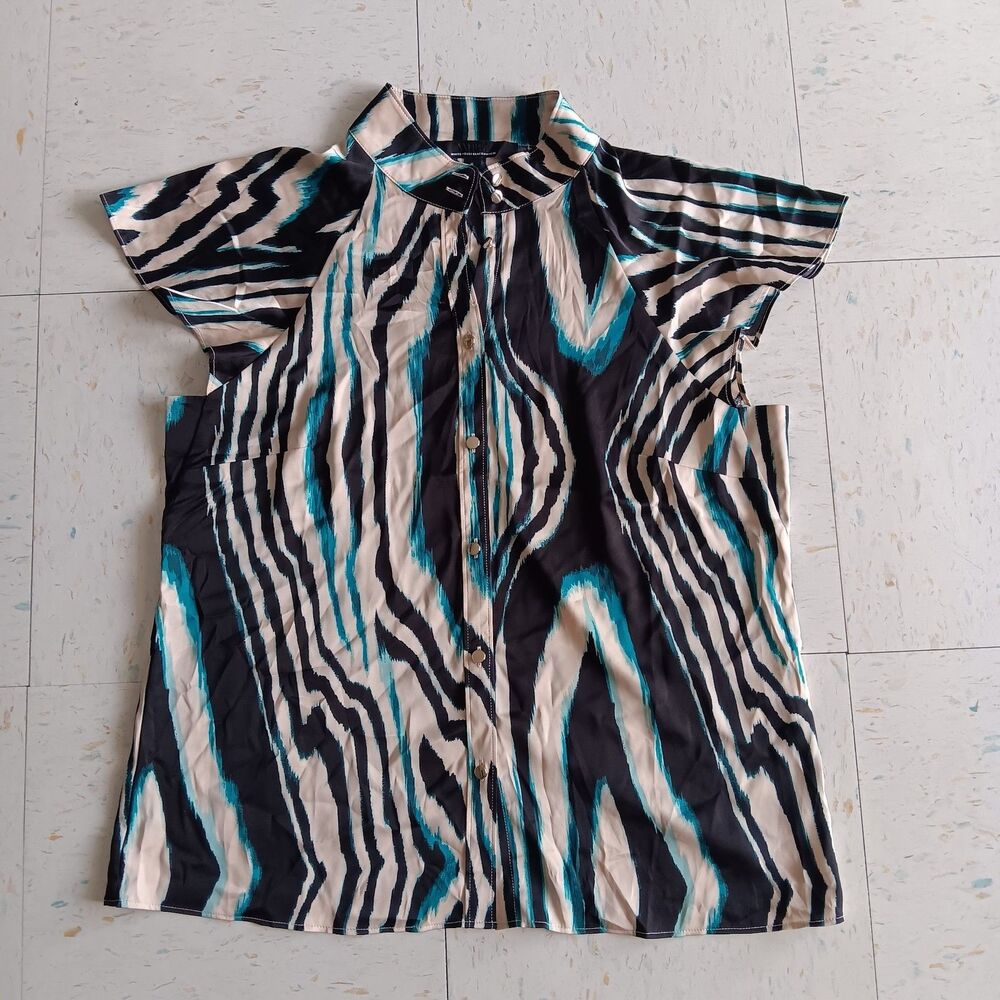 WHBM Printed Short Flutter Sleeve V-Neck Button Up Blouse Size S